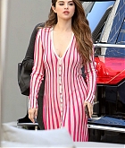 Selena_Gomez_-_outside_Los_Angeles_radio_stations_to_promote_her_new_music_October_242C_2019-03.jpg