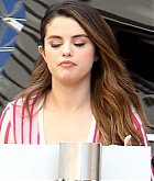 Selena_Gomez_-_outside_Los_Angeles_radio_stations_to_promote_her_new_music_October_242C_2019-16.jpg