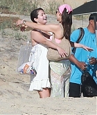 Selena_Gomez_-_rings_the_new_Year_on_the_beach_in_Cabo2C_Mexico__0102202308.jpg