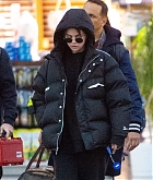 Selena_Gomez_-_seen_arriving_at_JFK_Airport_in_New_York2C_01122020-04.jpg