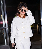 Selena_Gomez_-_seen_arriving_at_JFK_airport_in_New_York2C_01152020-02.jpg