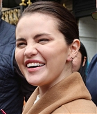 Selena_Gomez_-_seen_filming_Only_Murders_in_the_Building_in_New_York_City_-_April_62C_202309.jpg