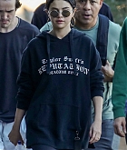 Selena_Gomez_-_seen_hiking_in_LA_01042019-08.jpg