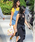 Selena_Gomez_-_seen_leaving_the_Sheraton_in_LA_on_August_19-02.jpg