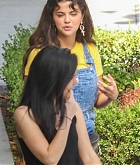 Selena_Gomez_-_seen_leaving_the_Sheraton_in_LA_on_August_19-05.jpg