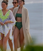 Selena_Gomez_-_seen_on_the_beach_in_Honolulu2C_HI__01012020-05.jpg