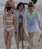 Selena_Gomez_-_seen_on_the_beach_in_Honolulu2C_HI__01012020-07.jpg