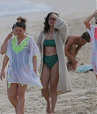 Selena_Gomez_-_seen_on_the_beach_in_Honolulu2C_HI__01012020-08.jpg