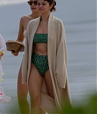 Selena_Gomez_-_seen_on_the_beach_in_Honolulu2C_HI__01012020-15.jpg