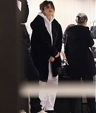 Selena_Gomez_-_seen_shopping_in_Covent_Garden_London_in_London2C_England__12112019-01.jpg