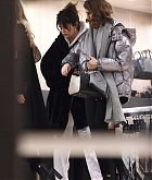 Selena_Gomez_-_seen_shopping_in_Covent_Garden_London_in_London2C_England__12112019-13.jpg