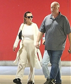 Selena_Gomez_-_shopping_at_Target_in_West_Palm_Beach2C_Florida__1126202203.jpg