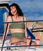 Selena_Gomez_-_stuns_as_she_soaks_up_the_sun_in_a_green_bikini_in_Hawaii2C_HI__12312019-09.jpg