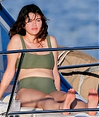 Selena_Gomez_-_stuns_as_she_soaks_up_the_sun_in_a_green_bikini_in_Hawaii2C_HI__12312019-11.jpg
