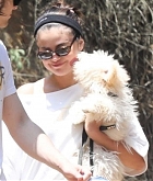 Selena_Gomez_-_takes_new_puppy_for_a_hike_with_friends_in_Los_Angeles2C_07062019-03.jpg