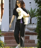Selena_Gomez_-_visit_a_friend_s_house_in_Los_Angeles2C_CA__09052019-02.jpg