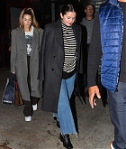 Selena_Gomez_Is_Spotted_Eating_At_Carbone_In_New_York_City_-_October_19_202204.jpg