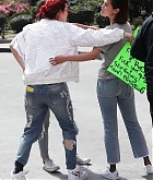 Selena_Gomez___Bella_Thorne_-_Meet_up_at_the_anti-gun_22March_For_Our_Lives22_Rally_in_LA_-_March_2400003.jpg