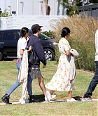 Selena_Gomez_attends_church_services_with_friends_in_Orange_County2C_CA__09232018-02.jpg