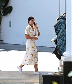 Selena_Gomez_attends_church_services_with_friends_in_Orange_County2C_CA__09232018-03.jpg