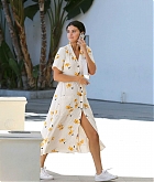 Selena_Gomez_attends_church_services_with_friends_in_Orange_County2C_CA__09232018-04.jpg