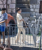 Selena_Gomez_chilling_out_on_her_boat_in_Sorrento_-_August_6_202201.jpg