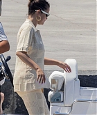 Selena_Gomez_chilling_out_on_her_boat_in_Sorrento_-_August_6_202206.jpg