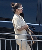 Selena_Gomez_chilling_out_on_her_boat_in_Sorrento_-_August_6_202208.jpg