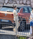 Selena_Gomez_chilling_out_on_her_boat_in_Sorrento_-_August_6_202209.jpg