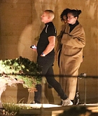 Selena_Gomez_dines_with_friends_at_Nobu_in_Malibu_-_September_27_202204.jpg