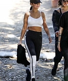 Selena_Gomez_hiking_with_friends_in_Malibu_-_December_192C_2018-01.jpg