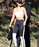 Selena_Gomez_hiking_with_friends_in_Malibu_-_December_192C_2018-06.jpg