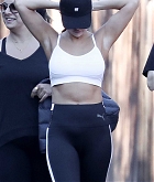 Selena_Gomez_hiking_with_friends_in_Malibu_-_December_192C_2018-07.jpg