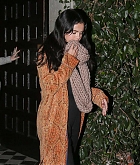 Selena_Gomez_out_at_night_gain_with_friends_at_Firefly__12202018-01.jpg