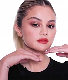 Summer_Day_To_Night_Makeup_With_Selena_Gomez_38.jpg
