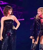 Taylor_Swift27s_Concert_-_May_9-02.jpg