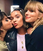 Taylor_Swift27s_Concert_5BBehind_the_scenes5D_-_May_9-01.jpg