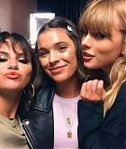 Taylor_Swift27s_Concert_5BBehind_the_scenes5D_-_May_9-02.jpg