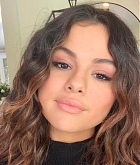 selena-gomez-natural-hair.jpg
