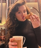 selena_18.jpg