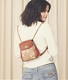 selena_gomez_coach_01.jpg